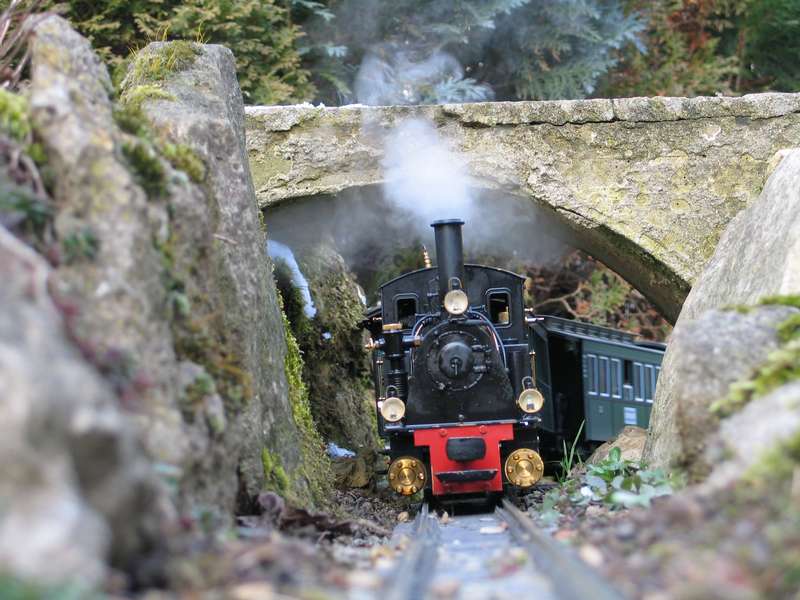 99 5603 unter Brücke