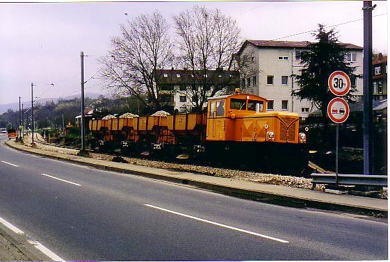 Schotterzug in Orange