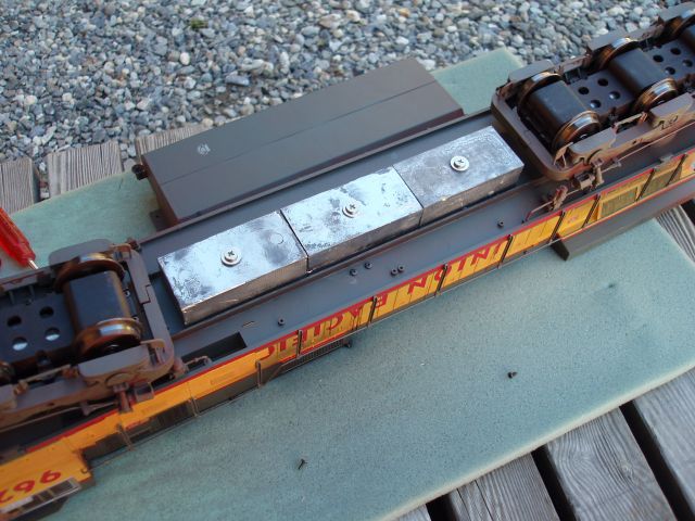 Dash-9 mit Blei