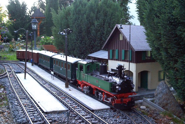 PmG mit IV K 132 im Bahnhof Mühlbach auf der HKB
