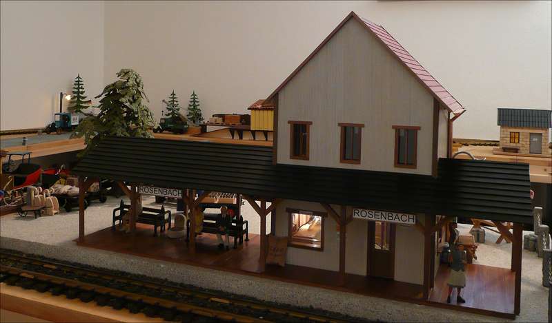 Bahnhof_Bahnsteig_Ausschnitt