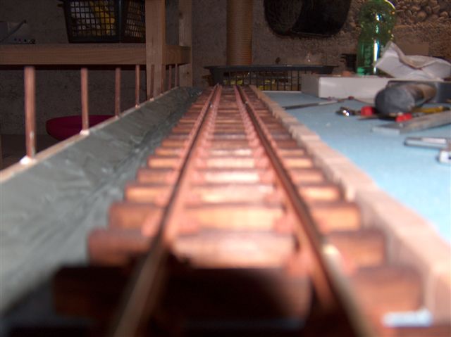25090503