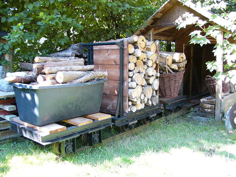 Holz vor der Hütte