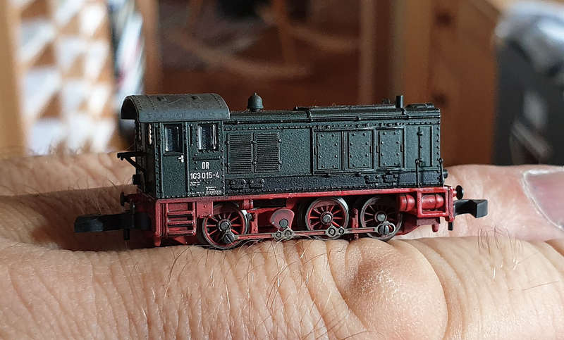 V36 Hand
