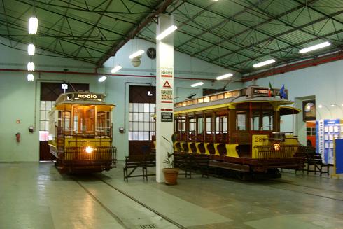 Lissabon Strassenbahnmuseum Carris Tram 444 and 283