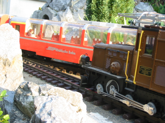 Personenzug hatt Vorfahrt