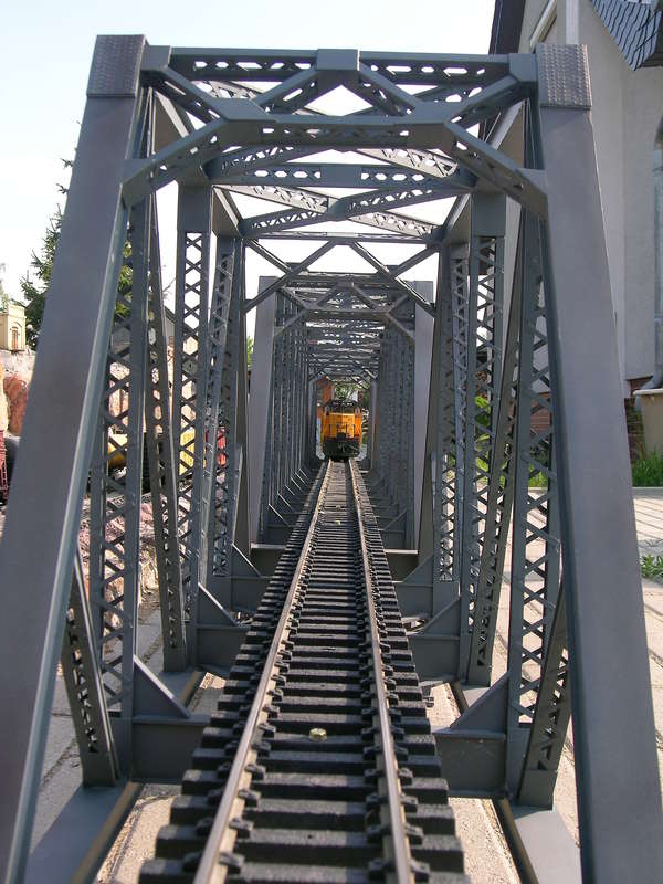 Stahlbrücke aus Kunststoff