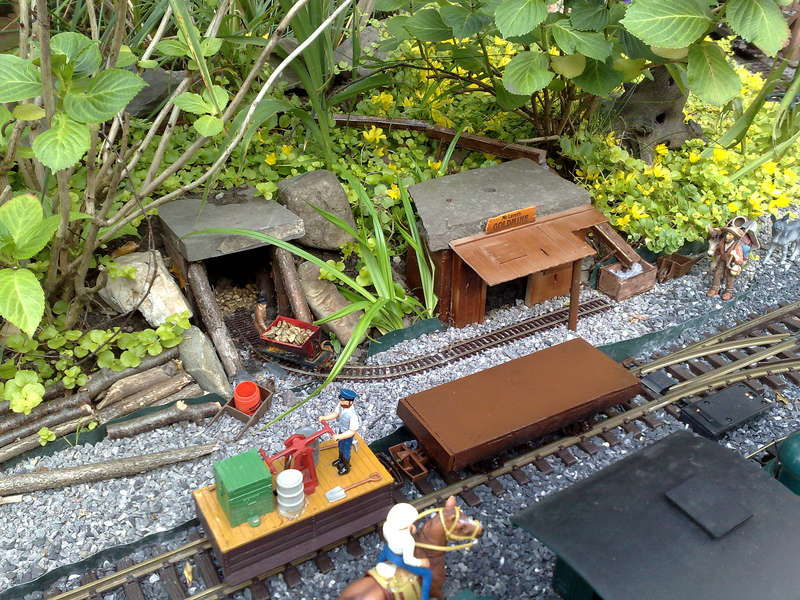 Drasine vor der Goldmine