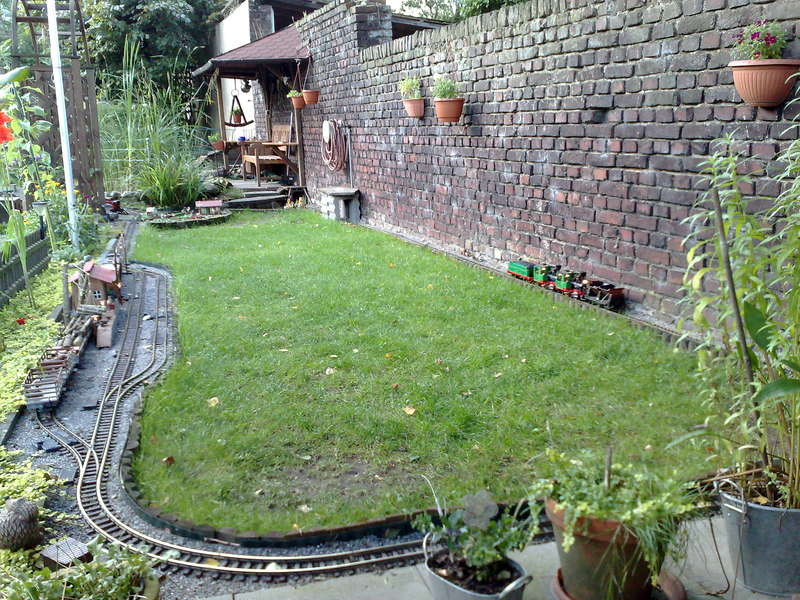 Anlage in zwei Bildern. Bild2 von der Seite