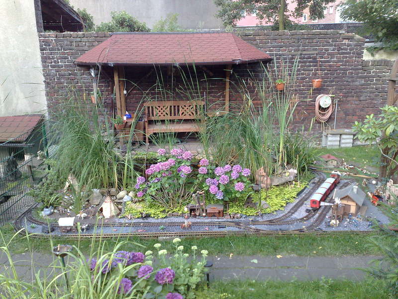 4x16m Anlage in zwei Bildern. Bild1