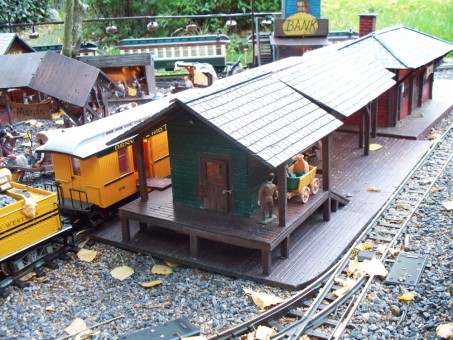 Bahnhof / Eigenbau 1