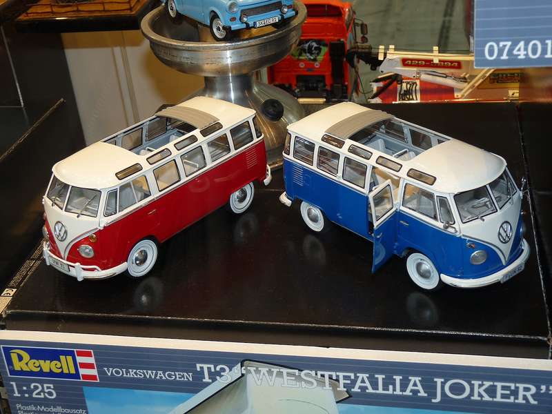 Revell_VW_T1_Samba_1-25