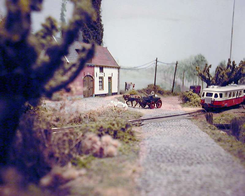 Ein idyllischer Bahnübergang