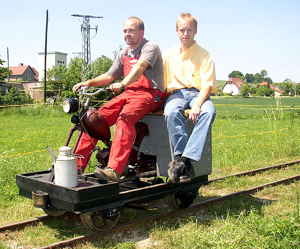 Feldbahn Glossen Schienenmoped