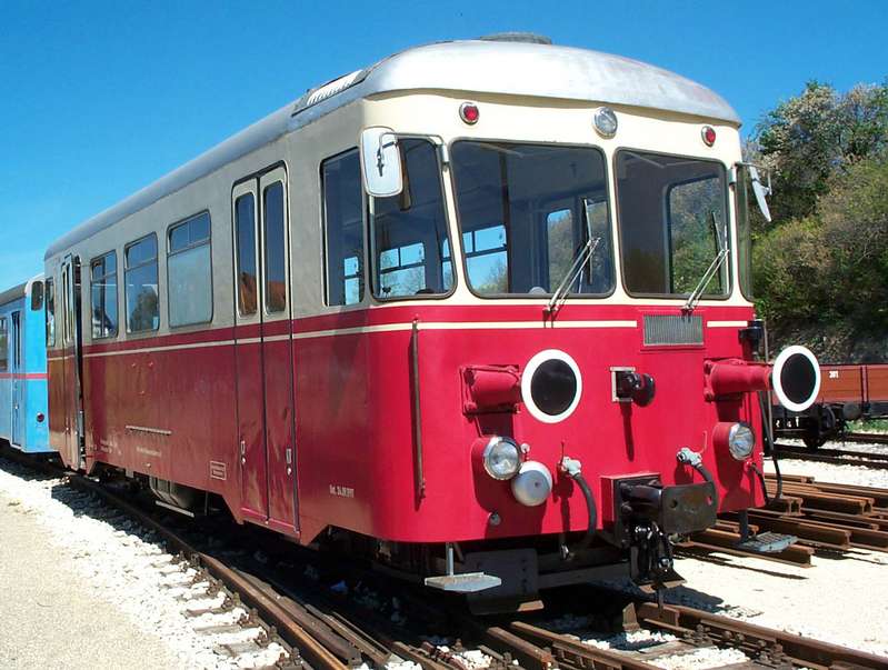 T 33