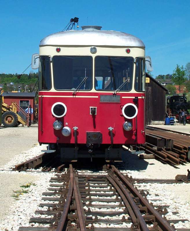 T 33
