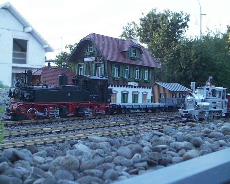DER BAHNHOF IST FERTIG