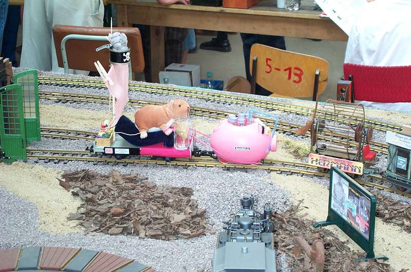 Schkeuditz 2003 - Das Bommelschwein mit Anhang