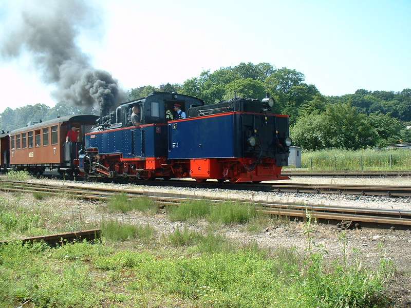 Aquarius C mit dem Traditionszug