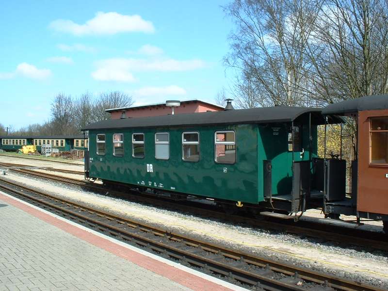 &quot;DR&quot; - Rekowagen in Putbus