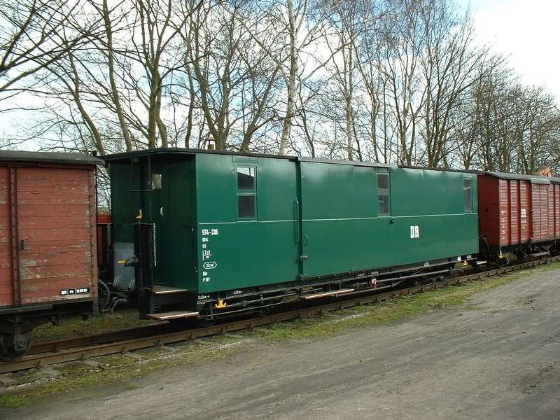 &quot;DR&quot; - Packwagen in Putbus