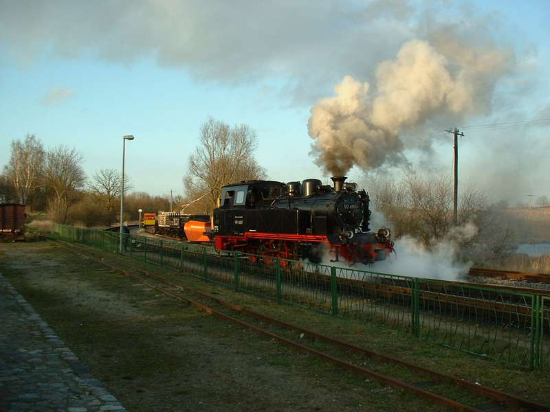 99 4801rangiert in Putbus