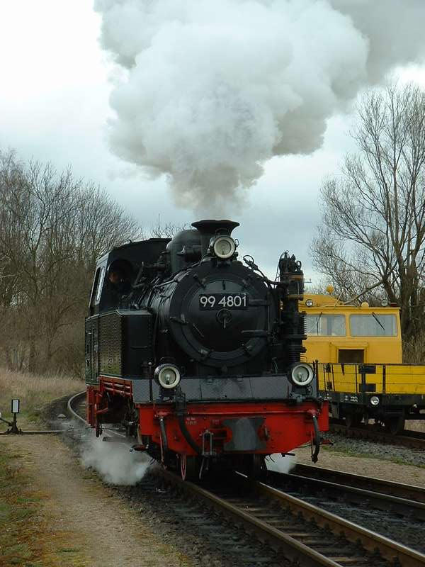 99 4801rangiert in Putbus