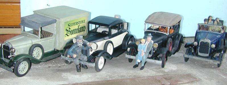 Fordparade mit Buntbahngrundierung