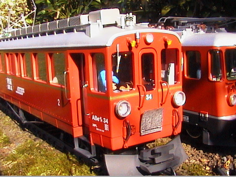 Bernina Triebwagen wartet auf Abfahrt