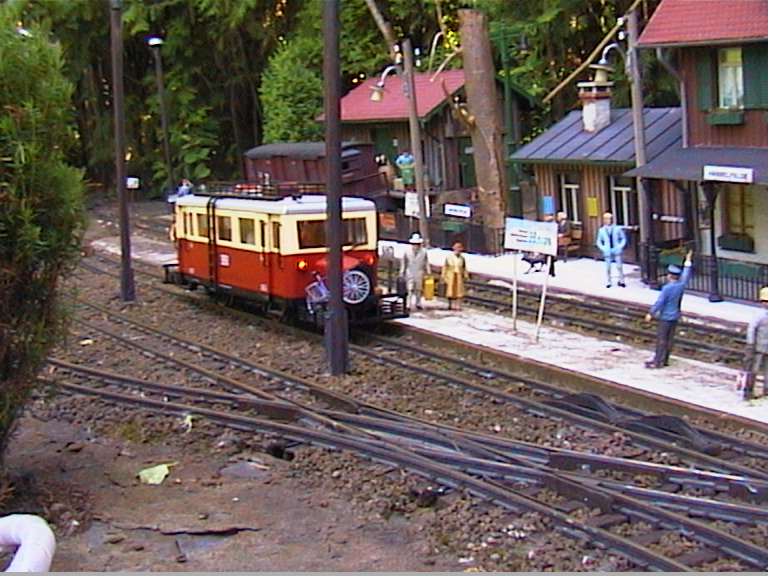 Triebwagen im Kopfbahnhof