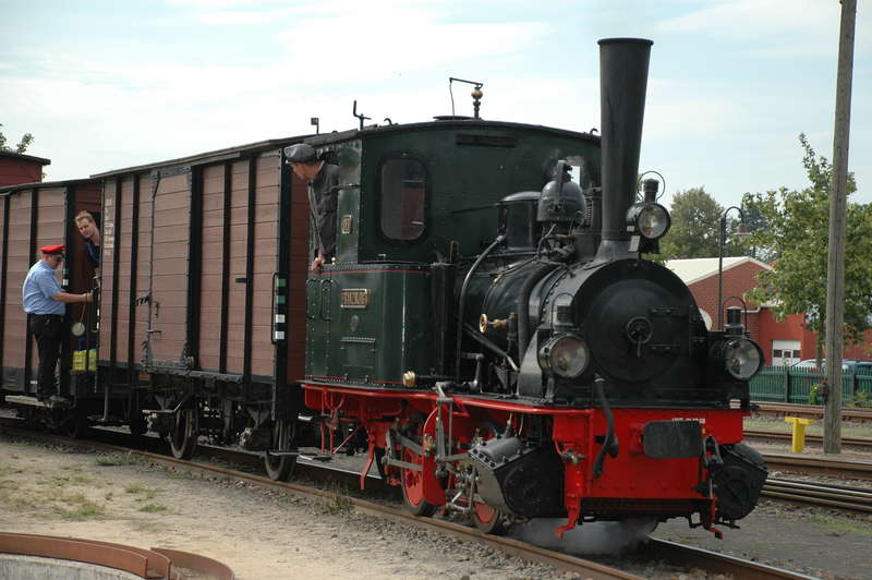 Lok Franzburg vor Rollbockzug