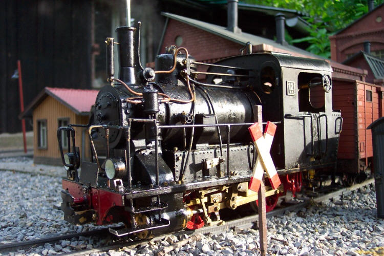 Ausfahrt aus der Bürstenfabrik