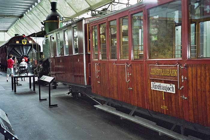 Erste-Triebwagengeneration-der-Jungfrauenbahn