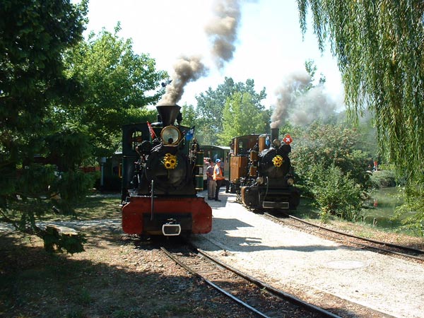 Sequoja und Molly in Bahnhof See