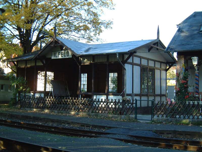 Illfeld Wartehalle Bahnsteigseite