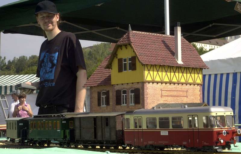 Fido, sein HAPAG und der Personenzug
