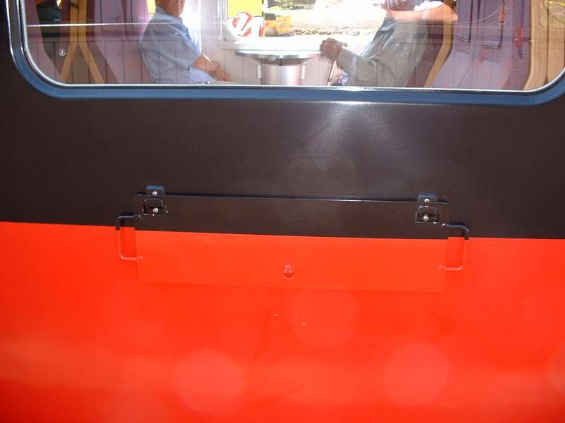 Tarn-Zuglaufschild der Brünigbahn