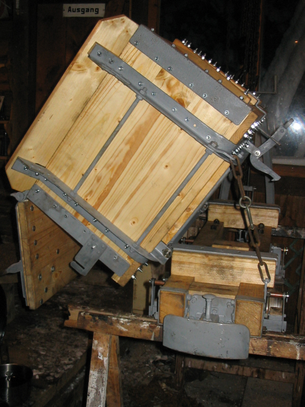 Kippkasten_in_Kippstellung01