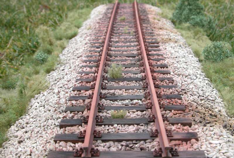 Bahndamm mit Gleis