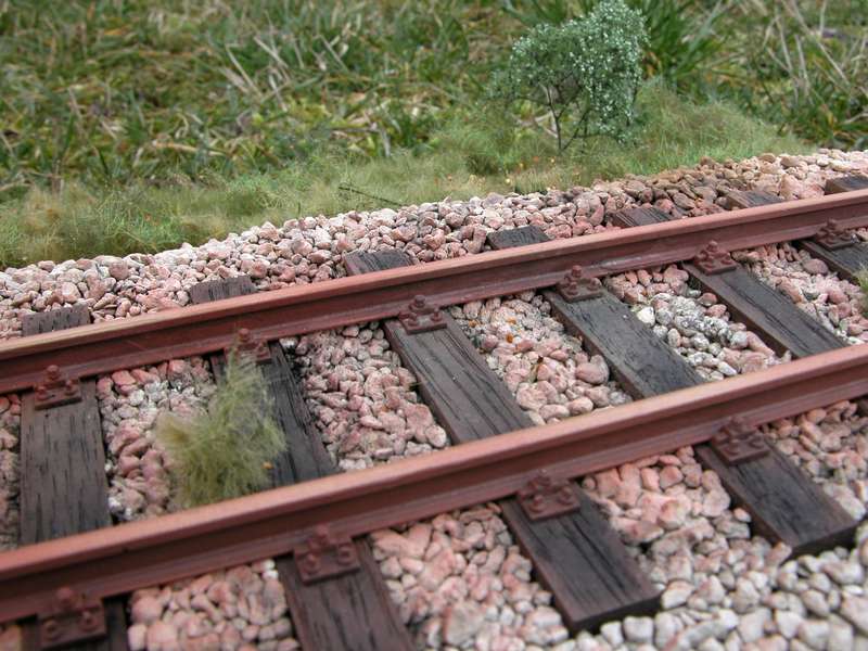 Bahndamm mit Gleis
