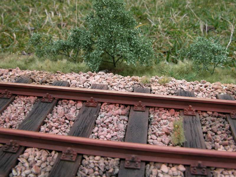 Bahndamm mit Gleis