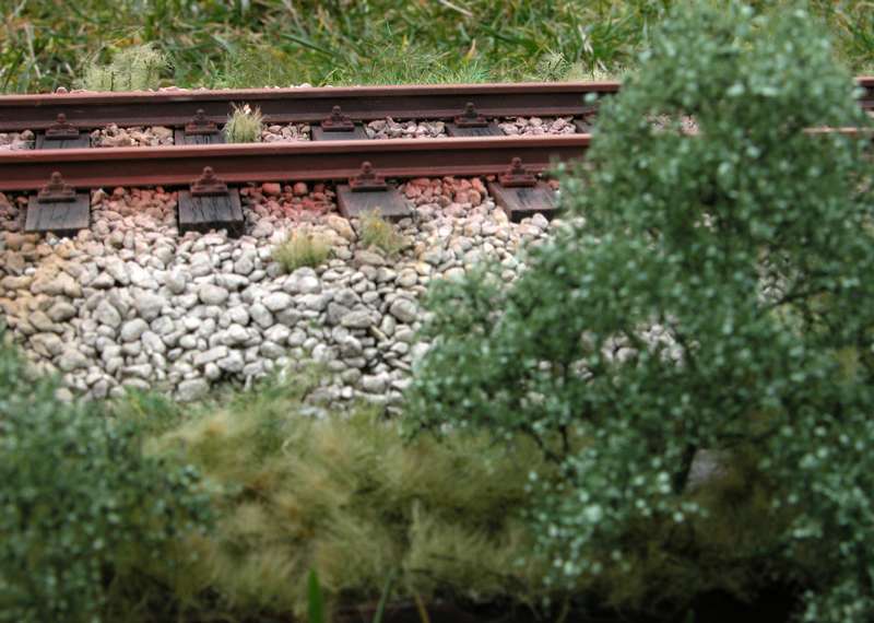 Bahndamm mit Gleis