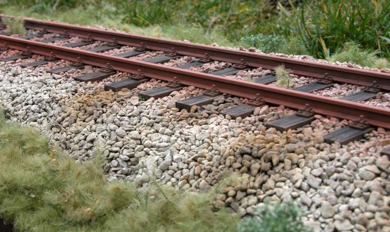 Bahndamm mit Gleis