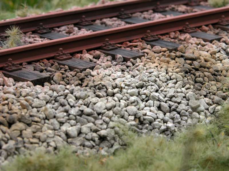 Bahndamm mit Gleis