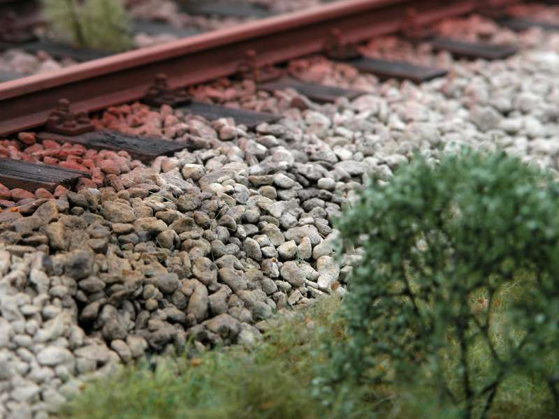 Bahndamm mit Gleis