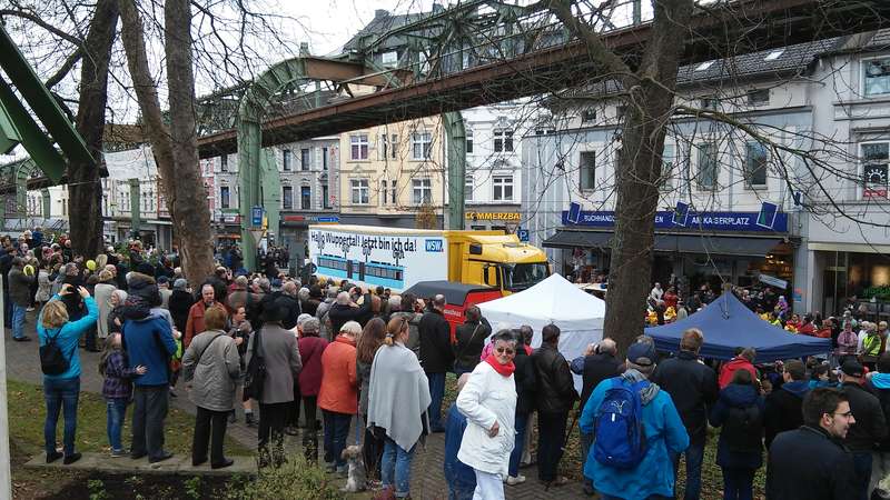 Warten auf die neue Schwebebahn 2