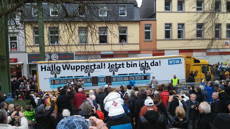 Warten auf die neue Schwebebahn 3