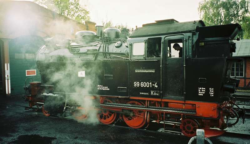 99 6001-4 vor Lokschuppen ESt. Gernrode