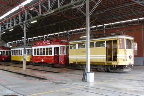 Lissabon verschiedene Trams im Depot Santo Amaro