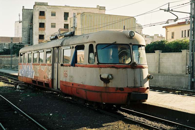 Triebwagen mit Zeitspuren in Sassari